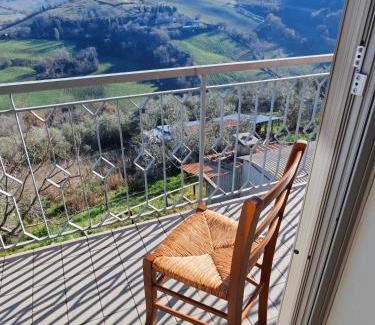 Montecarotto Apartment | CASA DORIS Montecarotto, Le Marche - Top Lage, Glasfaser WIFI, neu renoviert