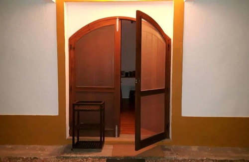 Almeirim Cottage | CASA DOS CASEIROS t2 House set in a forested agricultural property