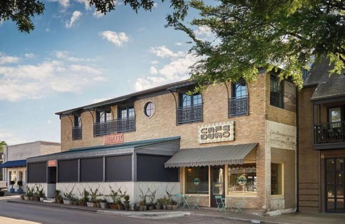 Vickery Place House | Casa Duro - Marcia - One Bed, Two Bath, Private Dining Room