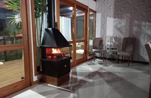 Petropolis House | Casa e Edicula com piscina e churrasqueira