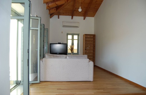 Neapoli House | Casa Edelsy Your Coastal Refuge in Crete Greece. Live an Oasis of Tranquility