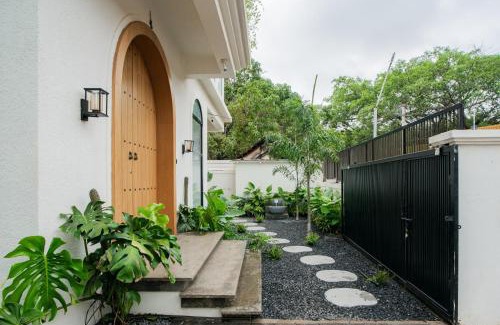 Parra Villa | Casa Ekam - Luxury 4 BHK Villa With Private Pool and Patio