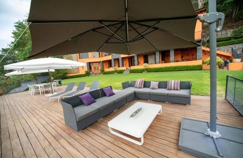 El Santuario House | Casa El Arco: Lakefront property in Valle de Bravo