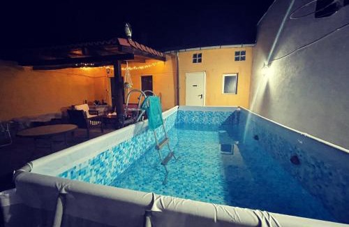 Medina de Rioseco House | Casa El Arrabal, casa con chimenea, piscina y patio