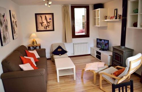 Santa Cruz De La Seros Apartment | Casa El Parral 2 dormitorios a 30 min de Astun y Candanchu