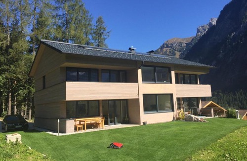 Brand House | Casa Elena