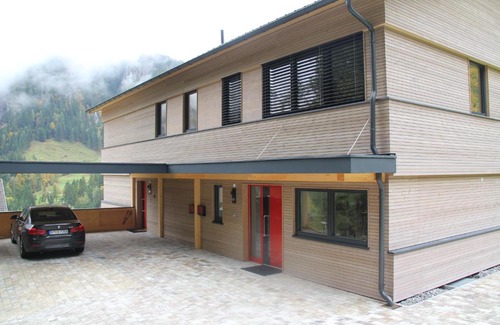 Brand House | Casa Elena