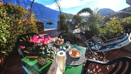 Arias Apartment | Casa Elka Residence Lake view and pool by Garda Domus Mea