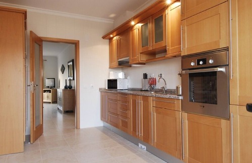 Porto de Mos Apartment | Casa Ella is a stunning 2 bed apt a 7 minute walk from the beach of Porto de Mos
