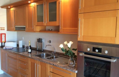 Porto de Mos Apartment | Casa Ella is a stunning 2 bed apt a 7 minute walk from the beach of Porto de Mos