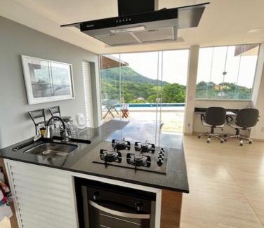 Biscaia House | Casa em Angra com 4 quartos, churrasqueira, piscina, sinuca e quadra privativa