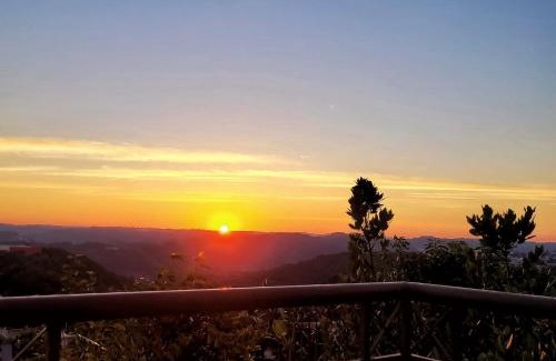 Fenavinho House | Casa em bairro nobre, bem localizada, com suite.