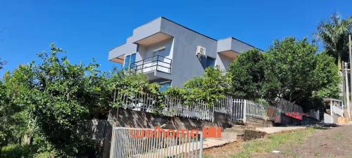 South Region House | Casa em Chapeco com Piscina Privativa e Vista Lago