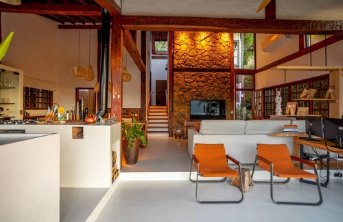 Centro Comercial House | Casa em Condomínio em Ilhabela com Piscina e Vista Para o mar