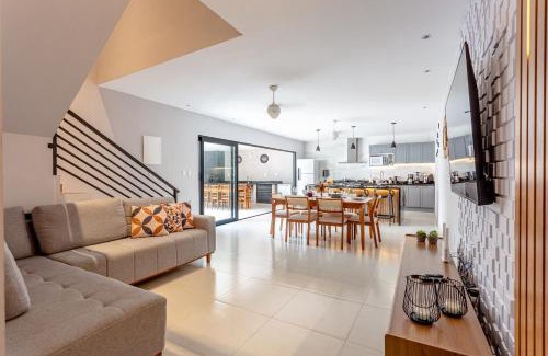 Mambucaba House | Casa em Paraty com 4 Suítes, Piscina e Churrasqueira Próximo Praias