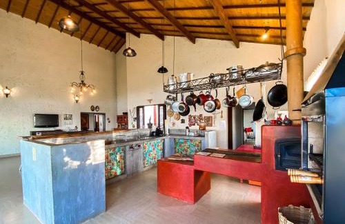 Carrancas House | Casa em ponto turístico de Carrancas, com PISCINA, VISTA de Cinema, 3 Suítes, cozinha EQUIPADA, NATUREZA exuberante, acesso à represa