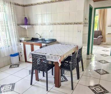 Jardim Samambaia House | Casa em Ubatuba, bairro tranquilo e bem localizado ambiente familiar