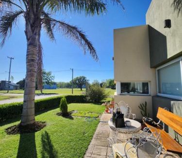 San Nicolas de los Arroyos House | Casa en Club de Campo. Parque y Pileta.