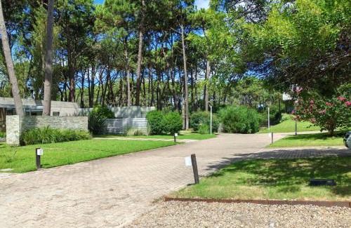El Placer House | Casa en Barrio Cerrado en Rincón del Indio cerca del mar