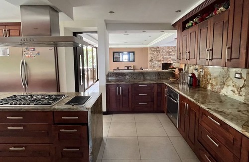 Zona 16 House | Casa en Lomas de San Isidro Arka