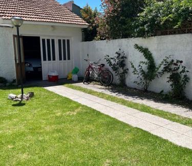 Constitucion House | Casa en Mar Del Plata con parque, parrilla y cochera cubierta a dos cuadras del mar