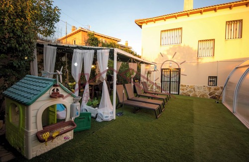 Mentrida House | Casa en Mentrida con Piscina Climatizada y Vino con D.o., Admite Mascotas!