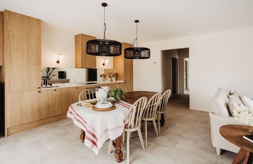 Leza House | Casa en Rioja Alavesa con Jardin, Barbacoa y Parking Privado