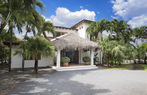 Playa Colorado House | Casa Encantos Beach Front House