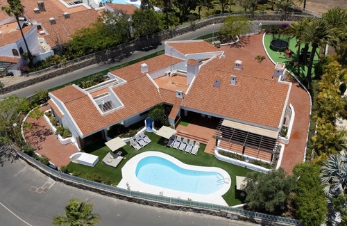 Campo Internacional Maspalomas Ski Chalet | Casa Gran Canaria - Private heated pool, games room and playground