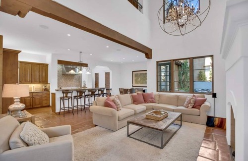 Lower State House | Casa Esmeraldo in Downtown Santa Barbara