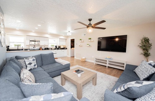 Fowlers House | Casa Espacio - Fun Family Pool Home w/Hot Tub & Game Room!