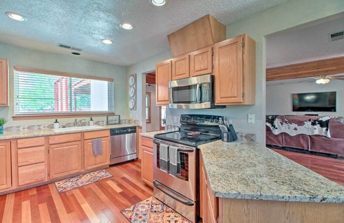 Northeast Heights House | 'Casa Especial' Family Retreat w/Pool Table!