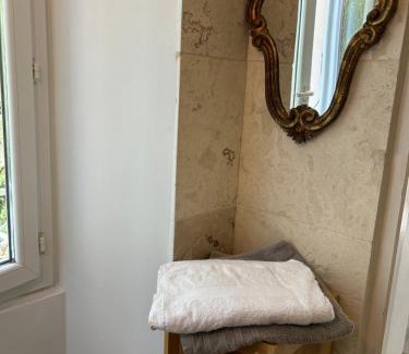 Guiselle Apartment | Casa Eugénie l'appartement de tante Madeleine vue sur les montagnes