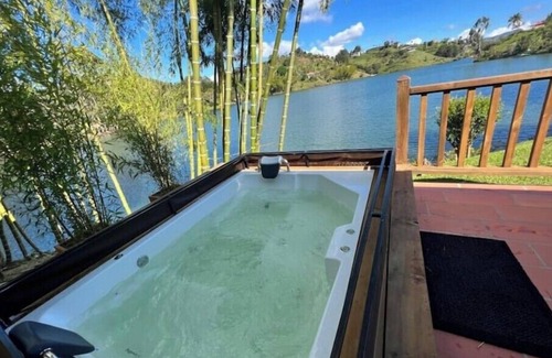 El Penol House | CASA EVE HOTEL Private waterfront casita w/jacuzzinBreakfast and dinner incl.