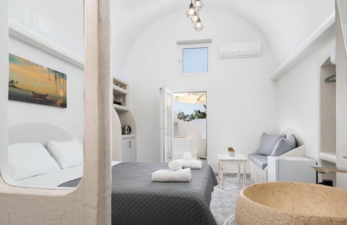 Pyrgos Apartment | Casa Evgenia I private villa with jacuzzi