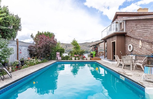 Vernon Ski Chalet | Casa Familia has stunning lake views, with heated pool+ hot tub minutes to beach