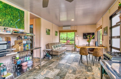 Katira House | Casa Familia-Pura Vidaville. Private Modern Cabin w/AC & Fiber Wi-Fi. Near Park