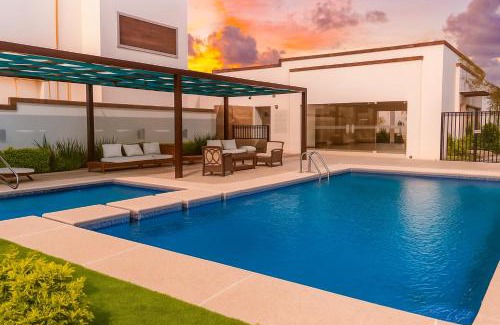 Hermosillo House | Casa Familiar con Alberca en Privada, 5 min del Aeropuerto y Consulado Americano