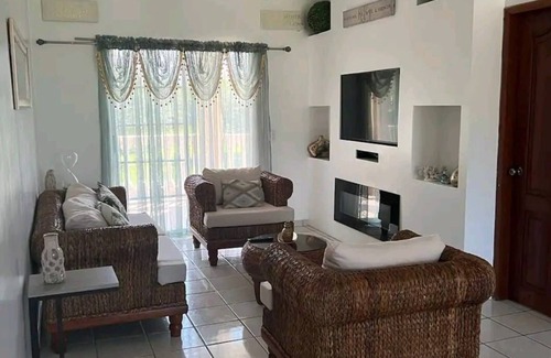 Tela House | Casa Familiar , donde disfrutarás de un relajante alojamiento.