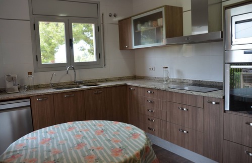 Canaletes House | Casa Familiar Rodeada de Viñedos, con Piscina y Sala de Juegos