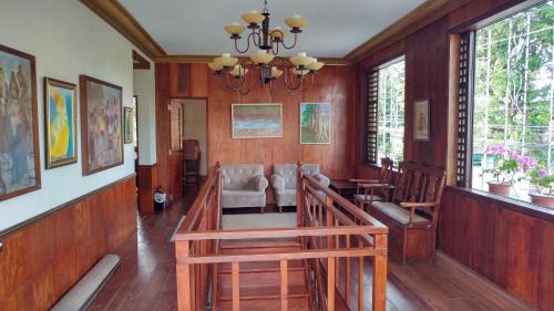 Batac House | Casa Familya