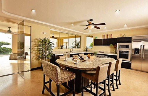 Herradura House | Casa Faro Azul with Chef and Airport Shuttle Included for your comfort