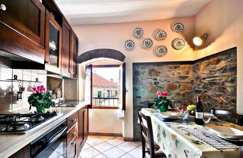 Civezza House | (Casa Felice is a two bedroom apartment sleeps 5)
