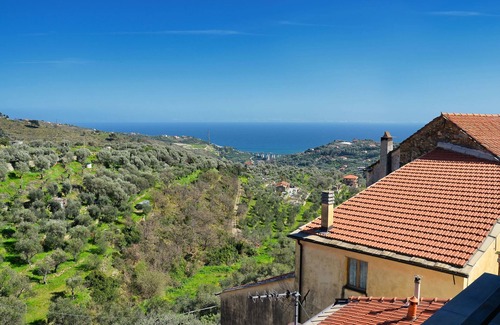 Civezza House | (Casa Felice is a two bedroom apartment sleeps 5)