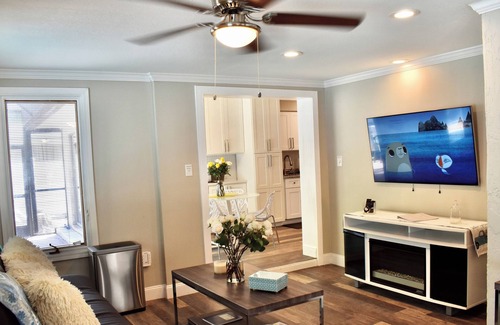 Maitland House | Casa Feliz