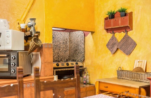 Arucas Villa | "Casa Finca Doñana" with Mountain View, Private Garden, Jacuzzi & WiFi