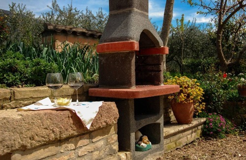 Casenuove Apartment | Casa Fiorelli Luna Apartment a stone's throw from Assisi