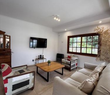 Chascomus House | Casa Franklin, A media cuadra de la laguna!