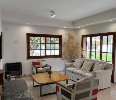 Chascomus House | Casa Franklin, A media cuadra de la laguna!