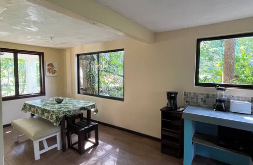 Tortuguero House | Casa Fresca a 50 Metros de Parque Nacional Tortuguero, Rodeada de Biodiversidad